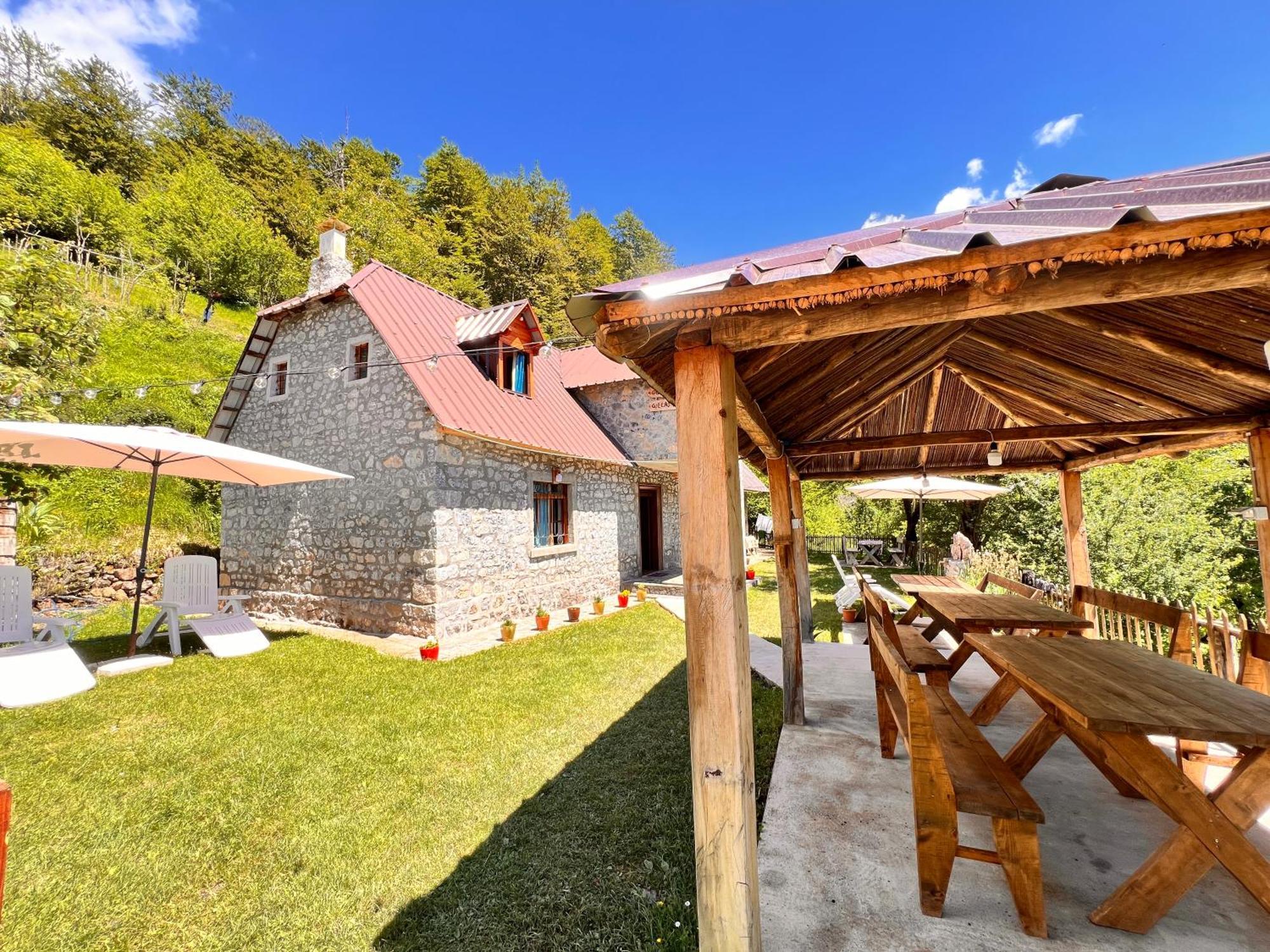 Guest House Gjelaj Theth Εξωτερικό φωτογραφία
